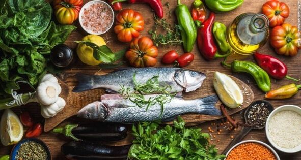 Ryby a zelenina sú hlavnými produktmi stredomorskej stravy na chudnutie. 